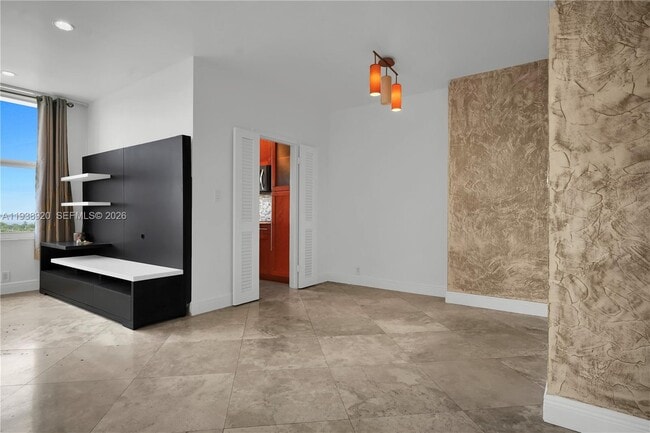 Foto del edificio - 4747 Collins Ave