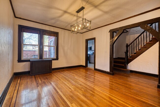 Foto del edificio - Storybook Tudor New Renovated | Two Full Kitchens | Full Finished Basement