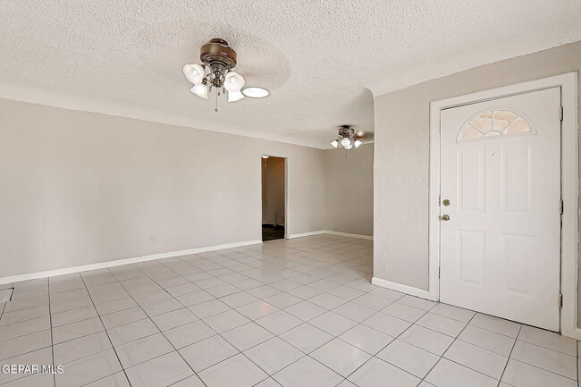 Building Photo - 115 Miller Cir