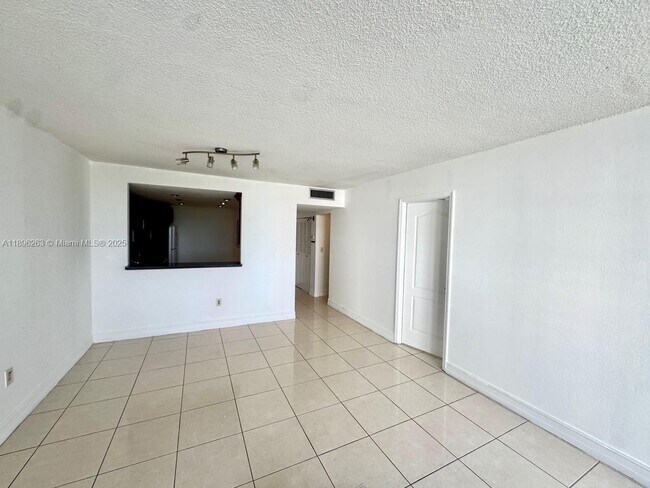 Foto del edificio - 1351 NE Miami Gardens Dr