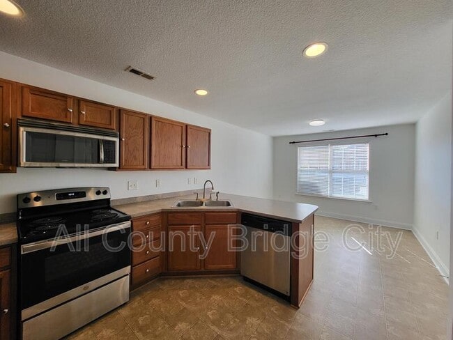 Building Photo - 5 Feldspar Ln