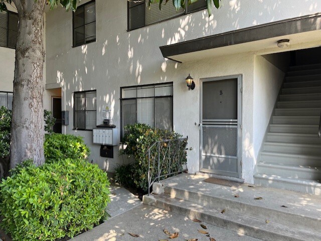 Foto del edificio - 3175 S Barrington Ave