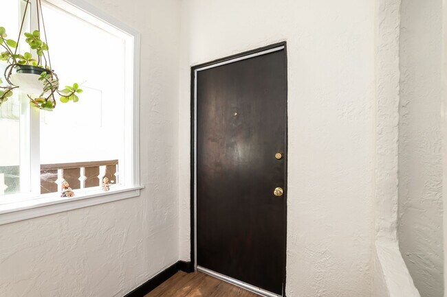 Foto del edificio - Beautifully Renovated Berkeley Unit!
