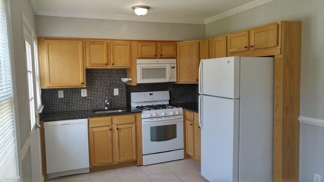 Building Photo - 2 br, 2 bath Townhome - 405 East Bellefont...