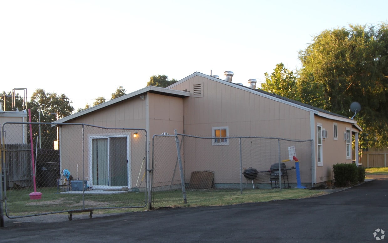 Building Photo - 1564 Vermont Ave
