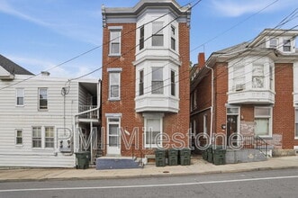 Building Photo - 207 N Mulberry St