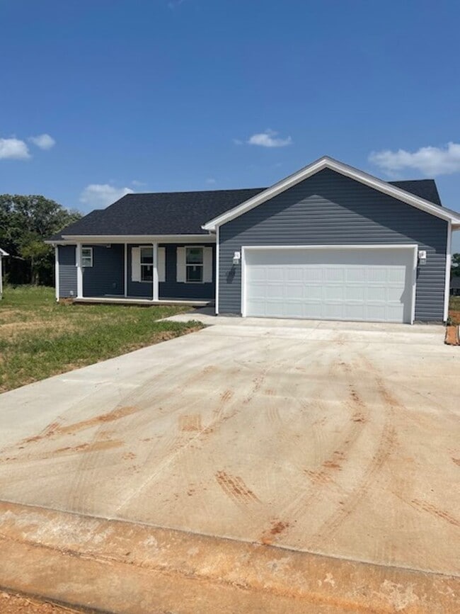 Building Photo - 488 Labrador Dr