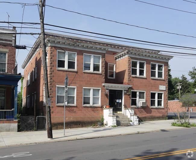 Building Photo - 156 Morton Ave