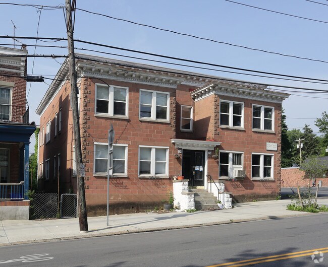 Foto del edificio - 156 Morton Ave