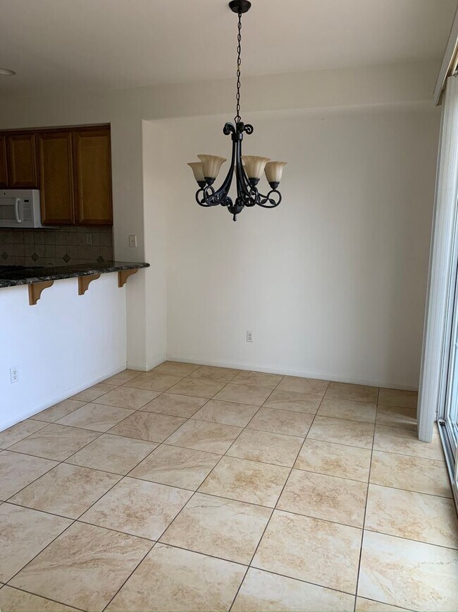 4 bed, 3 bath townhome in desirable Paseo House Rental in Simi Valley, CA