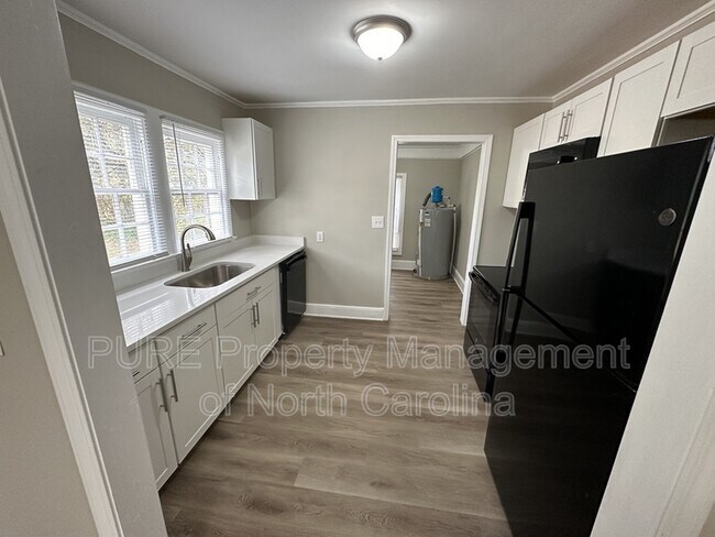 Building Photo - 231 Fairview Dr
