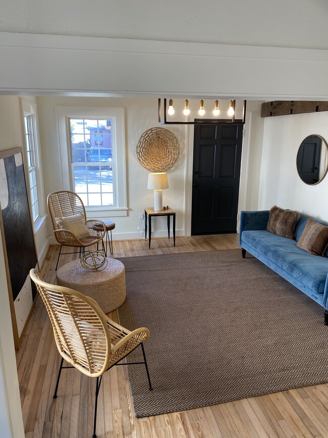 Living Room with hardwood floors - 1011 E 34th St