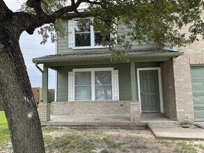 Building Photo - 1402 Grand Prince Ln
