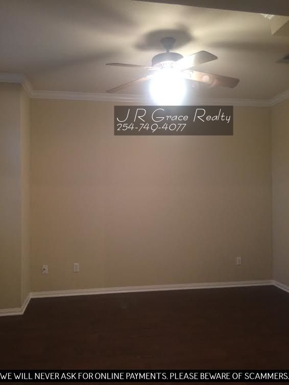 Building Photo - 2913 Bosque B