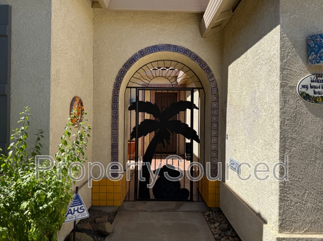 Foto del edificio - 523 Ruess Rd