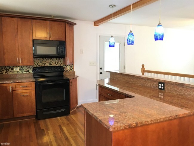 Foto del edificio - 4 br, 2 bath House - 327 Park Hall S