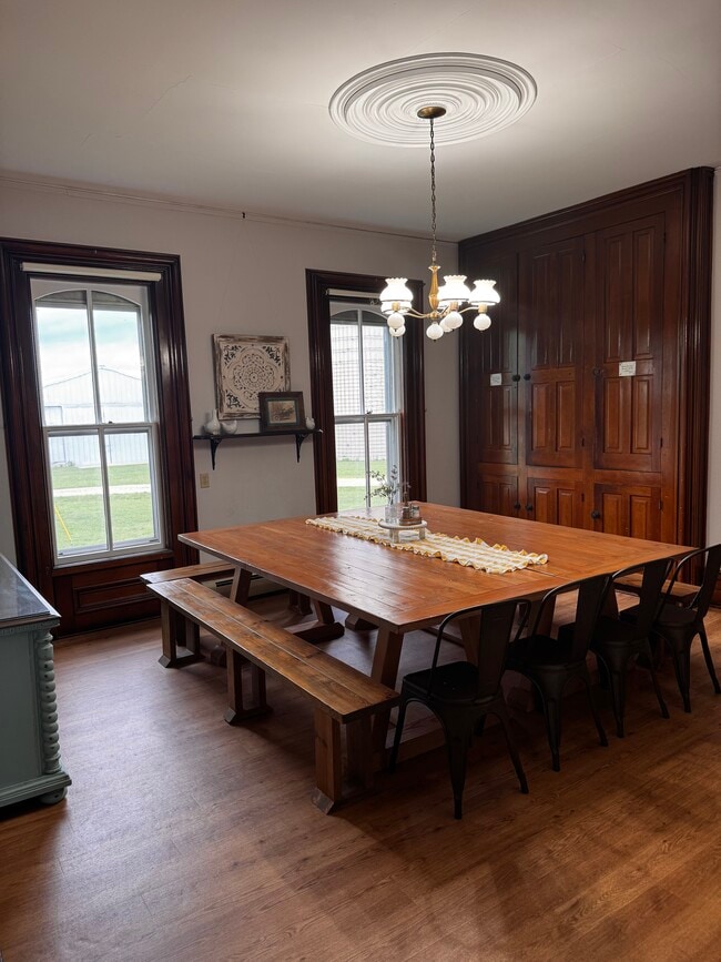 Building Photo - Country Farmhouse