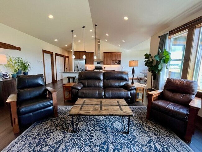 Foto del edificio - 4 Bedroom Home for Rent in West Bozeman! W...
