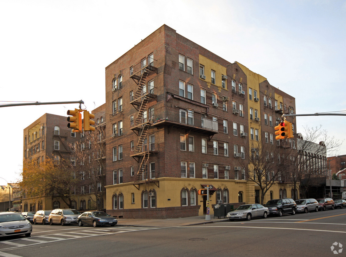 Primary Photo - 4701 15th Ave