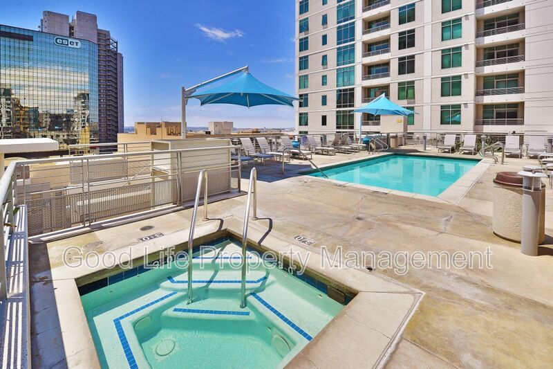 Foto principal - 425 W Beech St