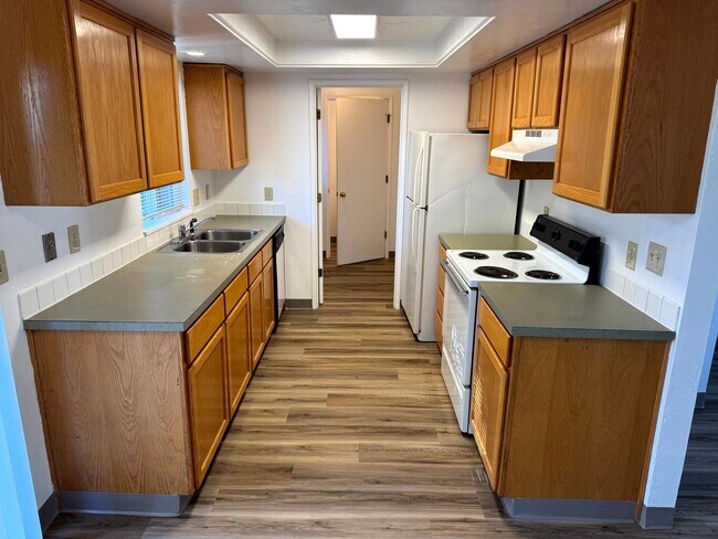 Foto del edificio - 2 Bedroom Duplex in Southwest Eugene