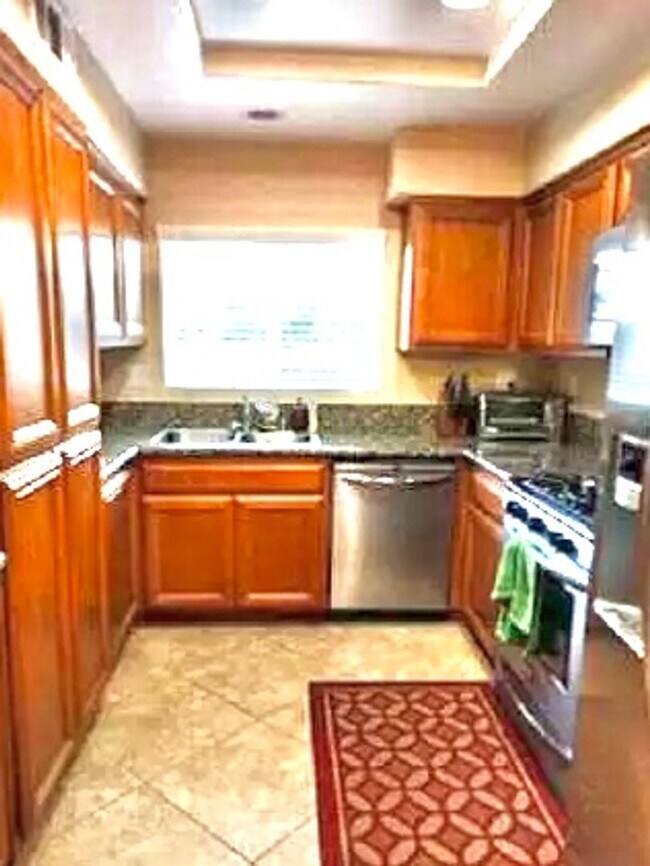 Foto del edificio - Luxury Two Bedroom Two and a half Bathroom...