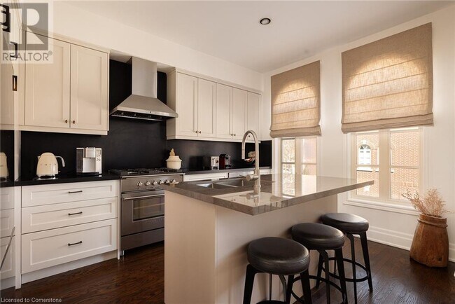 Building Photo - 31 Brownstone Ln