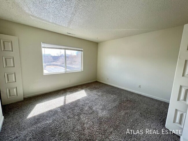 Foto del edificio - 4445 E Pikes Peak Ave