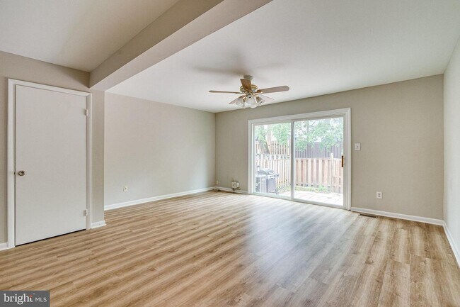 Building Photo - 204 Sanderson Dr