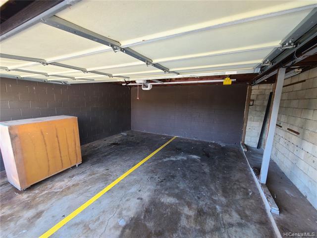 Building Photo - 1470 Hoohaku St