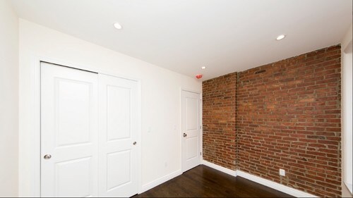 Building Photo - 612 E 9th St