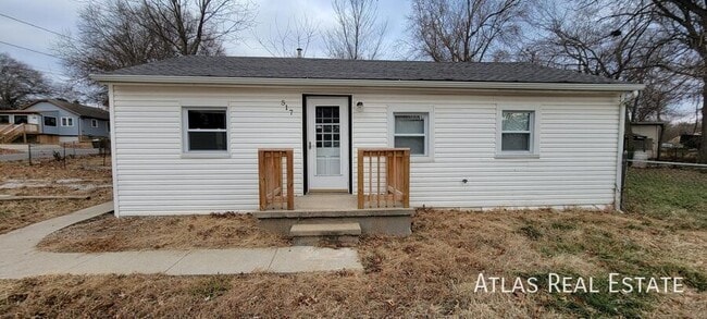 Building Photo - 517 S 81 St