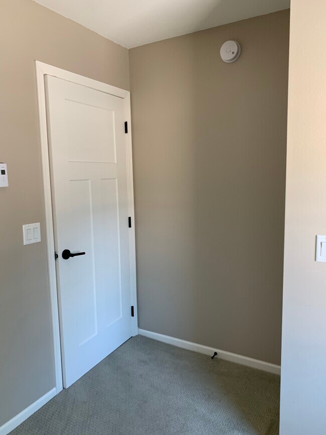 Foto del edificio - 465 W 5th St