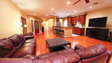 Building Photo - 1375 Ella Pl