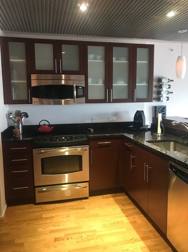 Building Photo - 255 N Sierra St