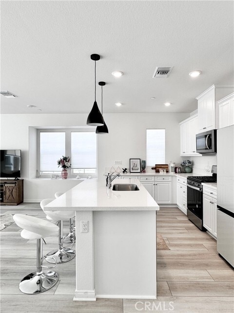 Foto del edificio - 4381 S Amherst Ave