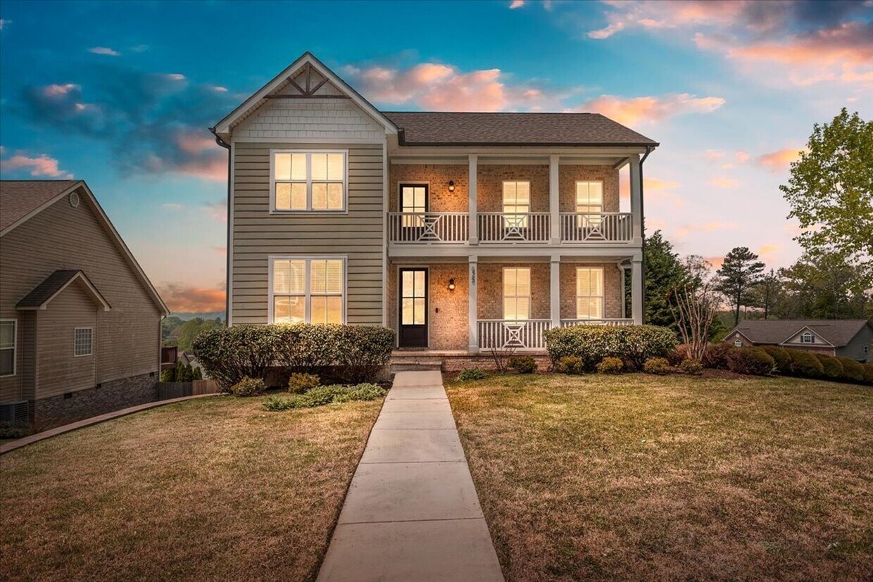 Foto principal - Stunning Home w Million Dollar Views! 4 Be...