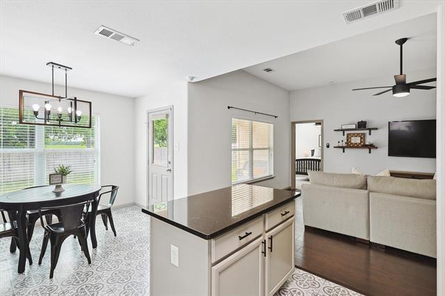 Foto del edificio - 12605 Forest Lawn Rd