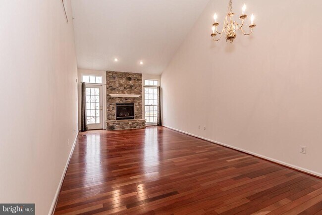 Building Photo - 5035 Woods Line Dr