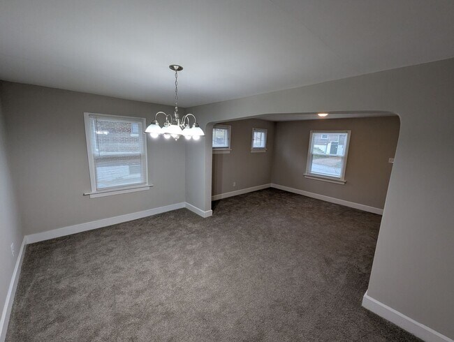 Foto del edificio - Take Aim at Fletcher - $1000 Security Deposit & 1/2 Off Your First Month!