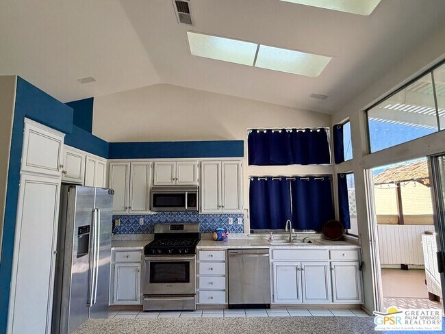 Foto del edificio - 9939 Vía Real