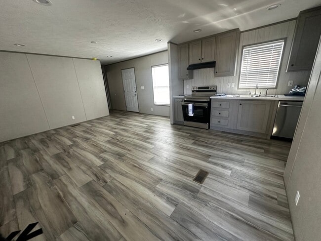 Building Photo - 16315 US-54