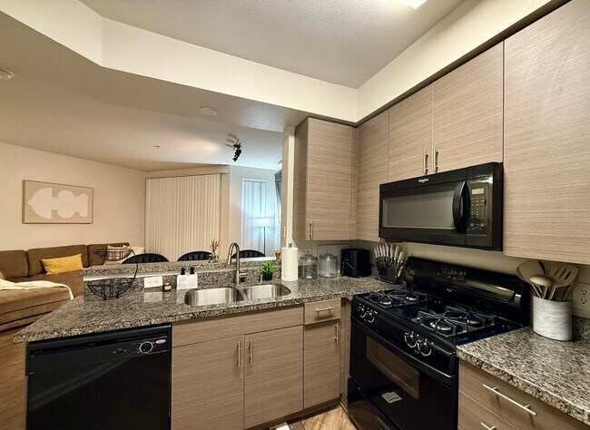 Building Photo - 13603 Marina Pointe Dr