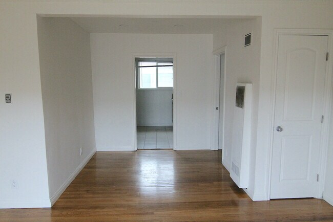 Foto del edificio - 3375 Manning Ave