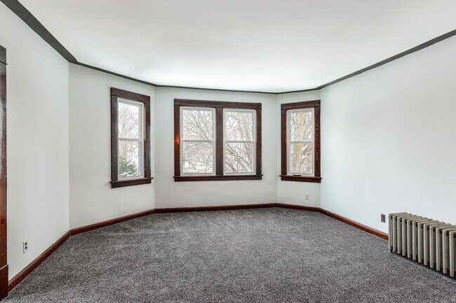 Living Room - 800 37th Ave NE