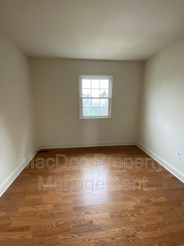 Foto del edificio - 2331 McClellan Ct