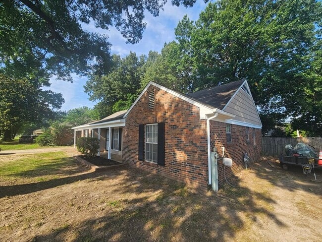 Building Photo - 3373 S Mendenhall Rd