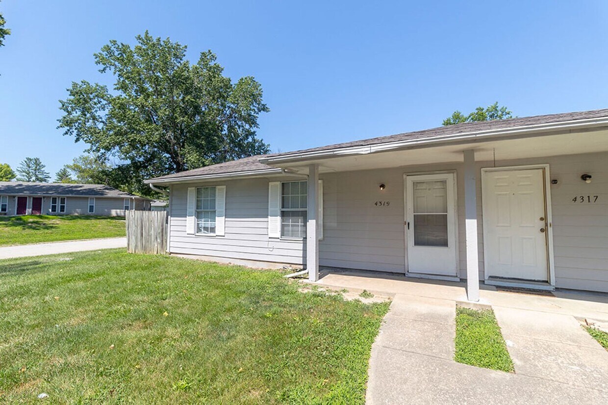 Primary Photo - 4317-4319 Mesa Dr