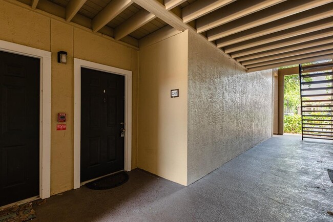 Foto del edificio - 4057 Crockers Lake Blvd