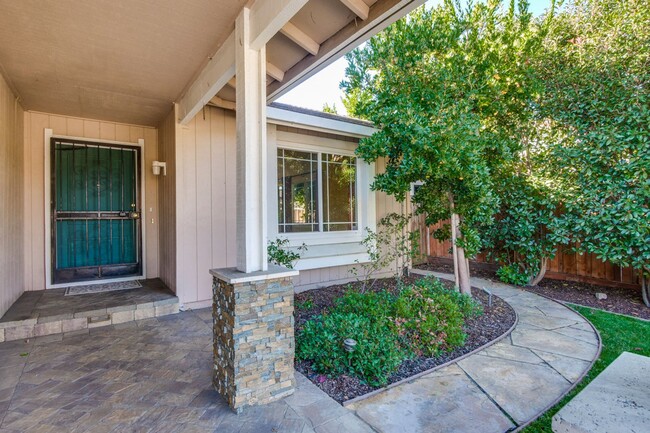 Foto del edificio - Remodeled Home- Gas Range- Double Pane Win...